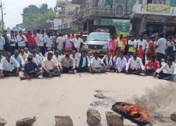 ಹುಲಿ ದಾಳಿ ತಪ್ಪಿಸಿ, ಮನುಷ್ಯರ‌ ಜೀವ ರಕ್ಷಿಸಿ | ಹನಗೋಡು ಗ್ರಾಮಸ್ಥರಿಂದ ಹೆದ್ದಾರಿ ತಡೆದು ಪ್ರತಿಭಟನೆ