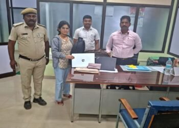 ಹಾವೇರಿ | ಯುವತಿಯ ಲ್ಯಾಪ್​ಟಾಪ್ ಹಿಂತಿರುಗಿಸಿದ ಕೆಎಸ್​​ಆರ್​​ಟಿಸಿ ಸಿಬ್ಬಂದಿ
