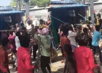 ರಾಯಚೂರು | ಹಳೇ ದ್ವೇಷ ತೀರಿಸಿಕೊಳ್ಳಲು ಏಕಾಏಕಿ ಮನೆಗೆ ನುಗ್ಗಿ ಹಲ್ಲೆ ; ಓರ್ವನ ಸ್ಥಿತಿ ಗಂಭೀರ , ಐವರಿಗೆ ಗಾಯ