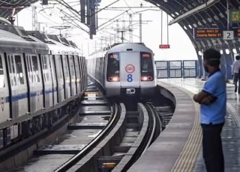 ಅಮ್ಮಾ, ಕೊನೇ ಬಾರಿ ನೋವು ಕೊಡುತ್ತಿದ್ದೇನೆ: ಶಿಕ್ಷಕರ ವಿರುದ್ಧ ಡೆತ್‌ನೋಟ್ ಬರೆದು ಮೆಟ್ರೋ ಹಳಿಗೆ ಹಾರಿ ಬಾಲಕ ಆತ್ಮಹತ್ಯೆ