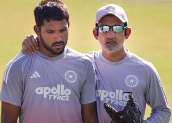 ಭಾರತದ ಗ್ರೆಗ್​ ಚಾಪೆಲ್’ : ಗುವಾಹಟಿ ಟೆಸ್ಟ್ ಸೋಲಿನ ಭೀತಿಯಲ್ಲಿ ಗಂಭೀರ್ ವಿರುದ್ಧ ಸಿಡಿದೆದ್ದ ಫ್ಯಾನ್ಸ್!