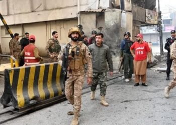 ಪಾಕ್‌ ಅರೆಸೇನಾ ಪಡೆಯ ಪ್ರಧಾನ ಕಚೇರಿ ಮೇಲೆ ಆತ್ಮಾಹುತಿ ಬಾಂಬ್ ದಾಳಿ | 6 ಮಂದಿ ಸಾವು