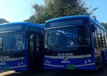 ಇವಿ ಬಸ್ ಚಲಿಸುವಾಗ ಮೊಬೈಲ್ ಬಳಸುವುದು ನಿಷೇಧ | ಬಿಎಂಟಿಸಿ ಆದೇಶ