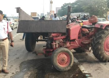 ಬೆಂಗಳೂರು | ಟ್ರಾಕ್ಟರ್‌ಗೆ ಲಾರಿ ಡಿಕ್ಕಿ : ಇಬ್ಬರು ಸ್ಥಳದಲ್ಲೇ ಸಾವು