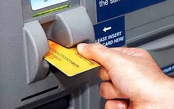 ಮಷೀನ್ನಲ್ಲೇ ಎಟಿಎಂ ಕಾರ್ಡ್ ಸಿಲುಕಿಕೊಂಡರೆ ಏನು ಮಾಡಬೇಕು? ಇಲ್ಲಿದೆ ನೋಡಿ ಮಾಹಿತಿ