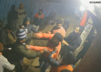 ಕುಡಿದ ಮತ್ತಲ್ಲಿ ಗಲಾಟೆ | ಸಿಗರೇಟ್‌ಗಾಗಿ ಓರ್ವನಿಗೆ ಚಾಕು ಇರಿತ