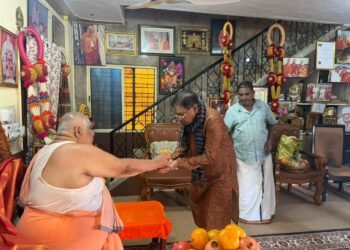 ಕೋಡಿಮಠಕ್ಕೆ ಜಿ.ಪರಮೇಶ್ವರ್ ಭೇಟಿ | ಶ್ರೀಗಳ ಜೊತೆ ಒಂದು ಗಂಟೆ ಗೌಪ್ಯ ಚರ್ಚೆ.. ಕುತೂಹಲ ಕೆರಳಿಸಿದ ಪರಂ ನಡೆ