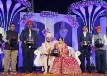 ಮದುವೆಗೆ ಬಂದ ಅತಿಥಿಗಳಿಗೆ ಹೆಲ್ಮೆಟ್‌ ಗಿಫ್ಟ್​  ನೀಡಿದ ಕುಟುಂಬ!