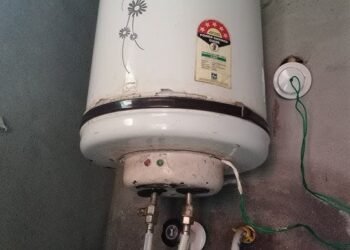 ಗೀಸರ್‌ನಿಂದ ವಿಷಕಾರಿ ಅನಿಲ ಸೋರಿಕೆ | ಸ್ನಾನಕ್ಕೆಂದು ಬಾತ್‌ರೂಮ್‌ಗೆ ಹೋಗಿದ್ದ ಮಹಿಳೆ ಸಾವು