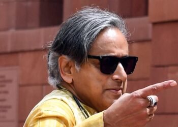 ಜನರ ಧ್ವನಿಯಾಗಲು ಸಂಸತ್ತಿನಲ್ಲಿ ಗದ್ದಲ ಎಬ್ಬಿಸುವ ಅಗತ್ಯವಿಲ್ಲ : ಕಾಂಗ್ರೆಸ್ ನಾಯಕರಿಗೆ ಶಶಿ ತರೂರ್ ಪಾಠ