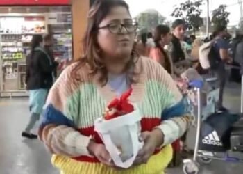 ಇಂಡಿಗೋ ವಿಮಾನ ಹಾರಾಟ ರದ್ದು | ಕೈಯಲ್ಲಿ ತಂದೆಯ ಅಸ್ಥಿ ಹಿಡಿದು ಬೆಂಗಳೂರು ಏರ್‌ಪೋರ್ಟ್‌ನಲ್ಲಿ ಮಗಳ ಪರದಾಟ