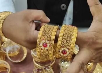 ಬೆಂಗಳೂರಿನಲ್ಲಿ ಚಿನ್ನದ ದರ ಸ್ವಲ್ಪ ಇಳಿಕೆ ; ಇಂದಿನ ರೇಟ್ ಎಷ್ಟಿದೆ ಚೆಕ್‌ ಮಾಡಿ