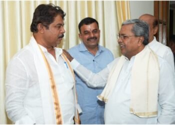 ಯಾಕಪ್ಪಾ ಸಣ್ಣ ಆಗಿದ್ದೀಯಾ? ನಿಮ್ಮ ಥರ ನಾಟಿ ಕೋಳಿ ತಿನ್ನಲ್ಲ ಸರ್ | ಸಿಎಂ ಕಾಲೆಳೆದ ಅಶೋಕ್‌!