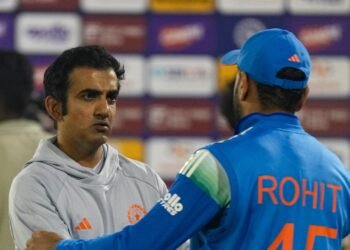 ಅನಗತ್ಯ ಜಗಳಕ್ಕೆ ಇಳಿಯಬೇಡಿ, ನಿಮ್ಮ ಸೋಲಿಗೆ ಕಾಯುವವರಿದ್ದಾರೆ : ಗಂಭೀರ್‌ಗೆ ಆಕಾಶ್ ಚೋಪ್ರಾ ಕಿವಿಮಾತು