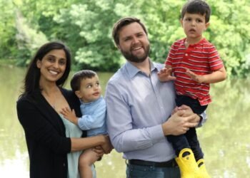 “ಅಮೆರಿಕದ ಕನಸನ್ನೇ ಕದಿಯುತ್ತಿರುವ ವಲಸಿಗರು” ಎಂದ ಜೆ.ಡಿ. ವ್ಯಾನ್ಸ್ ; ಪತ್ನಿ ಉಷಾರನ್ನು ಭಾರತಕ್ಕೆ ಕಳುಹಿಸಿ ಎಂದ ನೆಟ್ಟಿಗರು!