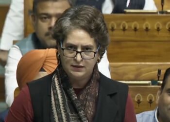 ನೀವು ಚುನಾವಣೆಗಾಗಿ ಮಾತ್ರ, ನಾವು ದೇಶಕ್ಕಾಗಿ | ಬಿಜೆಪಿ ವಿರುದ್ಧ ಗುಡುಗಿದ ಪ್ರಿಯಾಂಕಾ ಗಾಂಧಿ