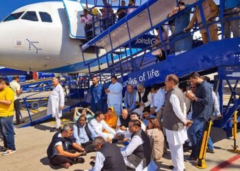 ಇಂಡಿಗೋ  ಬಿಕ್ಕಟ್ಟು ​| ಏರ್​ಲೈನ್ಸ್​ಗಳಿಂದ ಪ್ರಯಾಣಿಕರ ಸುಲಿಗೆಗೆ ದೆಹಲಿ ಹೈಕೋರ್ಟ್​​ ಕಿಡಿ