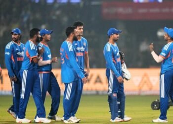 ಯುವಿ-ಹರ್ಮನ್‌ಗೆ ಗೌರವ, ತಂಡಕ್ಕೆ ‘ಸಿಕ್ಸರ್ ಕಿಂಗ್’ ಕಿವಿಮಾತು : ಮುಲ್ಲನ್‌ಪುರದಲ್ಲಿ ಐತಿಹಾಸಿಕ ಕ್ಷಣ