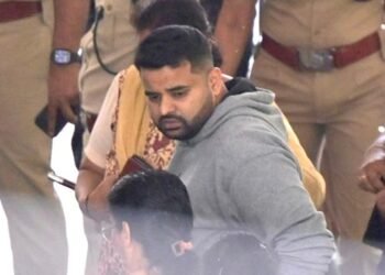 ಸುಪ್ರೀಂ ಕೋರ್ಟ್​ನಲ್ಲೂ ಪ್ರಜ್ವಲ್‌  ರೇವಣ್ಣಗೆ ಹಿನ್ನಡೆ | ಅತ್ಯಾಚಾರ ಕೇಸ್‌ ಬೇರೆ ಕೋರ್ಟ್‌ಗೆ ವರ್ಗಾವಣೆ ಕೋರಿದ್ದ ಅರ್ಜಿ ವಜಾ!