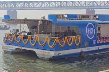 ವಾರಾಣಾಸಿಯಲ್ಲಿ ವಾಟರ್ ಟ್ಯಾಕ್ಸಿಗೆ ಚಾಲನೆ | ಪರಿಸರ ಸ್ನೇಹಿ ತಂತ್ರಜ್ಞಾನದತ್ತ ಮುಖ ಮಾಡಿದ ಭಾರತ!