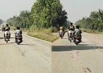 ಕೋಲಾರ | ರಾಜ್ಯ ಹೆದ್ದಾರಿಯಲ್ಲಿ ಪುಂಡ ಯುವಕರ ಡೆಡ್ಲಿ ವೀಲ್ಹಿಂಗ್