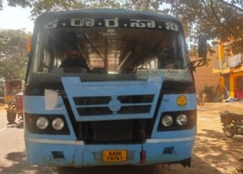 ಹಾಸನ | ಬಸ್ ಹತ್ತುವ ವೇಳೆ ಆಯತಪ್ಪಿ ಬಿದ್ದು ಬಾಲಕಿ ಸಾವು