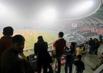 ಲಕ್ನೋ ಟಿ20 ಫಜೀತಿ : ಮಂಜಿನ ಆಟಕ್ಕೆ ಕ್ರಿಕೆಟ್ ಬಲಿ | ಬಿಸಿಸಿಐ ನಿರ್ಲಕ್ಷ್ಯಕ್ಕೆ ಅಭಿಮಾನಿಗಳ ಆಕ್ರೋಶ!