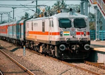 ರೈಲು ಪ್ರಯಾಣಿಕರಿಗೆ ಬ್ಯಾಡ್ ನ್ಯೂಸ್ : ರೈಲು ಟಿಕೆಟ್ ದರ ಏರಿಕೆ, ಹೀಗಿದೆ ಕಿಲೋಮೀಟರ್ ಲೆಕ್ಕಾಚಾರ