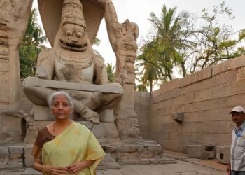 ಹಂಪಿಯ ಕಳಪೆ ನಿರ್ವಹಣೆ | ASI, ಜಿಲ್ಲಾಡಳಿತ ವಿರುದ್ಧ ತೀವ್ರ ಅಸಮಾಧಾನ ವ್ಯಕ್ತಪಡಿಸಿದ ನಿರ್ಮಲಾ ಸೀತಾರಾಮನ್