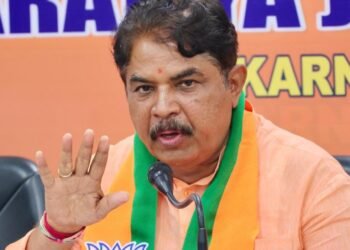 ಸಿದ್ದರಾಮಯ್ಯ ಅಧಿಕಾರ ಕೊಡಲ್ಲ, ಡಿಕೆಶಿ ದೇವಸ್ಥಾನ ಬಿಡಲ್ಲ | ಆರ್‌.ಅಶೋಕ್ ವ್ಯಂಗ್ಯ