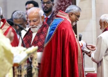 ದೆಹಲಿಯ ಚರ್ಚ್‌ಗೆ ಭೇಟಿ ನೀಡಿ ಕ್ರಿಸ್ಮಸ್ ಪ್ರಾರ್ಥನೆಯಲ್ಲಿ ಭಾಗಿಯಾದ ಪ್ರಧಾನಿ ಮೋದಿ!
