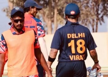 ‘ಕ್ರಿಕೆಟ್ ದೇವರನ್ನು’ ಕಣ್ತುಂಬಿಕೊಂಡ ಆಂಧ್ರದ ಯುವ ಬೌಲರ್ | ಕೊಹ್ಲಿ ಭೇಟಿಯ ಅವಿಸ್ಮರಣೀಯ ಕ್ಷಣ ಹಂಚಿಕೊಂಡು ಭಾವುಕ!