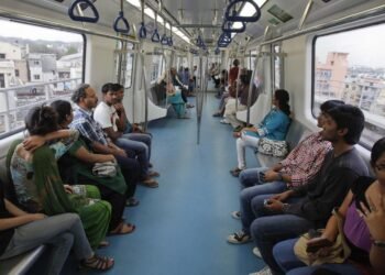 ಇನ್ಮುಂದೆ ಮೆಟ್ರೋದಲ್ಲಿ ಮೊಬೈಲ್ ಸೌಂಡ್ ಜಾಸ್ತಿ ಇಡೋದು, ತಿಂಡಿ ತಿನ್ನೋದು ಮಾಡಿದ್ರೆ ಬೀಳುತ್ತೆ ದಂಡ