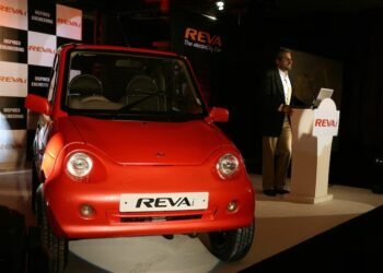 1800ರಲ್ಲೇ ಸದ್ದು ಮಾಡಿದ್ದ ಎಲೆಕ್ಟ್ರಿಕ್ ಕಾರುಗಳು! ಪೆಟ್ರೋಲ್ ಎಂಜಿನ್ ಗೆದ್ದಿದ್ದೇಗೆ? ಇವಿ ಇತಿಹಾಸದ ರೋಚಕ ಪಯಣ!