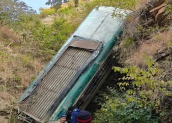 ಉತ್ತರಾಖಂಡ್ನಲ್ಲಿ ಕಂದಕಕ್ಕೆ ಉರುಳಿದ ಬಸ್ | 7 ಸಾವು.. 12 ಜನರಿಗೆ ಗಾಯ