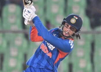 ಮಹಿಳಾ ಕ್ರಿಕೆಟ್ನಲ್ಲಿ ಮಂಧಾನಾ ಹೊಸ ಇತಿಹಾಸ : 10 ಸಾವಿರ ರನ್ಗಳ ಮೈಲಿಗಲ್ಲು ತಲುಪಿದ ಸ್ಮೃತಿ ದಾಖಲೆ