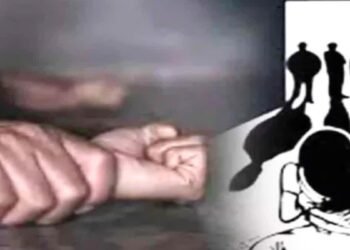 ಚಲಿಸುತ್ತಿದ್ದ ವ್ಯಾನ್‌ನಲ್ಲೇ ಮಹಿಳೆಯ ಮೇಲೆ ಸಾಮೂಹಿಕ ಅತ್ಯಾಚಾರ..  ಗಂಭೀರ ಹಲ್ಲೆ ಮಾಡಿ ವಾಹನದಿಂದ ಹೊರಗೆ ಎಸೆದ ಕಾಮುಕರು!