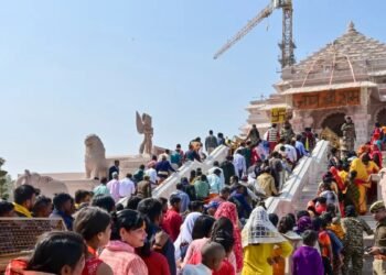 ಅಯೋಧ್ಯೆ | ರಾಮಲಲ್ಲಾ ಪ್ರಾಣ ಪ್ರತಿಷ್ಠಾಪನೆಯ 2ನೇ ವರ್ಷ ; ಹೊಸ ವರ್ಷಕ್ಕೆ ಭಕ್ತರ ದಂಡು