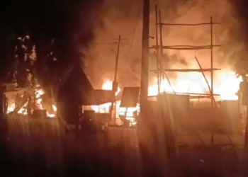 ಬಿಳಿಗಿರಿರಂಗನ ಬೆಟ್ಟದಲ್ಲಿ ಬೆಂಕಿ ಅನಾಹುತ | 8ಕ್ಕೂ ಹೆಚ್ಚು ಅಂಗಡಿಗಳು ಸುಟ್ಟು ಭಸ್ಮ