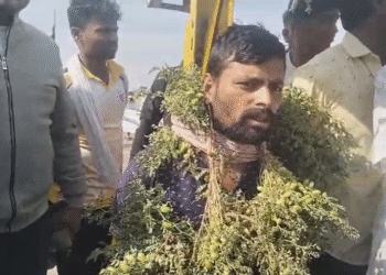 ಗದಗ  | ಕಡಲೆ ಕಳ್ಳನಿಗೆ ಕಂಬಕ್ಕೆ ಕಟ್ಟಿ ಹಿಗ್ಗಾಮುಗ್ಗಾ ಥಳಿಸಿದ ರೈತರು