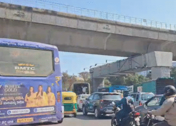 ಸಾಲು ಸಾಲು ರಜೆ ಮುಗಿಸಿ ಮರಳಿದ ಜನ | ಬೆಂಗಳೂರಿನ ಹಲವೆಡೆ ಟ್ರಾಫಿಕ್ ಜಾಮ್.. ಹೈರಾಣಾದ ವಾಹನ ಸವಾರರು