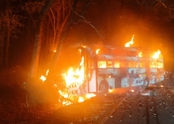 ಶಿವಮೊಗ್ಗ | ಆಕಸ್ಮಿಕವಾಗಿ ಹೊತ್ತಿ ಉರಿದ ಖಾಸಗಿ ನಾನ್ ಎಸಿ ಸ್ಲೀಪರ್ ಬಸ್‌ ; 36 ಮಂದಿಗೆ ಗಾಯ