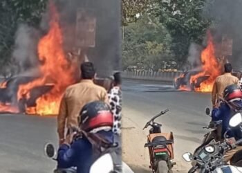 ಬೆಂಗಳೂರು | ನಡುರಸ್ತೆಯಲ್ಲೇ ಏಕಾಏಕಿ ಹೊತ್ತಿ ಉರಿದ Benz ಕಾರು!