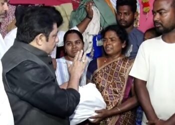 ಬಳ್ಳಾರಿ ಫೈರಿಂಗ್ ಕೇಸ್ | ಮೃತ ರಾಜಶೇಖರ್ ರೆಡ್ಡಿ ಕುಟುಂಬಕ್ಕೆ 25 ಲಕ್ಷ ರೂ. ಪರಿಹಾರ ನೀಡಿದ ಸಚಿವ ಜಮೀರ್!