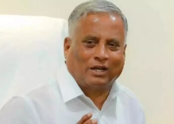 ಬಳ್ಳಾರಿ ಜನರ ಆಶೀರ್ವಾದ ಪಡೆದ ಕಾಂಗ್ರೆಸ್,​ ಈಗ ಬಳ್ಳಾರಿಯನ್ನೇ ಮುಗಿಸಲು ಸಂಚು ಹಾಕ್ತಿದೆ | ಸಚಿವ ವಿ.ಸೋಮಣ್ಣ ಕಿಡಿ