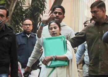 ಕೋಲ್ಕತ್ತಾದಲ್ಲಿ ಇಡಿ ದಾಳಿ | I-PAC ಕಚೇರಿಗೆ ನುಗ್ಗಿ ಹಸಿರು ಫೈಲ್ ಹೊತ್ತೊಯ್ದ ಮಮತಾ ಬ್ಯಾನರ್ಜಿ!