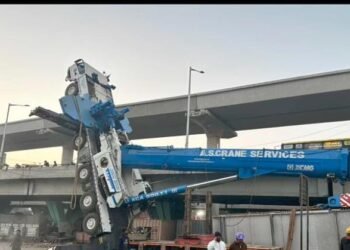 ಅಗರ ಮೆಟ್ರೋ ಕಾಮಗಾರಿ ವೇಳೆ ಅವಘಡ | ಆಯತಪ್ಪಿ ಬಿದ್ದ ಬೃಹತ್ ಕ್ರೇನ್