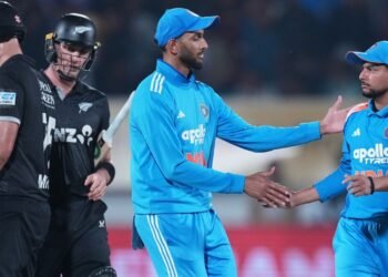 ಸ್ಪಿನ್ನರ್‌ಗಳ ವೈಫಲ್ಯಕ್ಕೆ ಕೋಚ್ ಅಸಮಾಧಾನ | ಮಿಚೆಲ್ ಬ್ಯಾಟಿಂಗ್ ಅಬ್ಬರಕ್ಕೆ ಬೆದರಿದ ಟೀಮ್ ಇಂಡಿಯಾ!