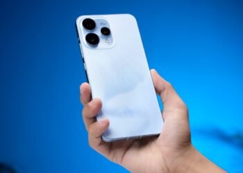 ಅಮೋಲೆಡ್ ಡಿಸ್‌ಪ್ಲೇ ಕ್ರಾಂತಿ | 2026ರಲ್ಲಿ ಭಾರತದ ಮಾರುಕಟ್ಟೆಯಲ್ಲಿ ಲಭ್ಯವಿರುವ ಅತ್ಯುತ್ತಮ ಸ್ಮಾರ್ಟ್‌ಫೋನ್‌ಗಳು