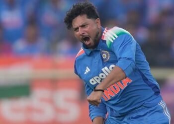 ರಾಜ್‌ಕೋಟ್‌ನಲ್ಲಿ ಮಂಕಾದ ‘ಚೈನಾಮನ್’ ಸ್ಪಿನ್ನರ್ | ಕುಲದೀಪ್ ಬೆನ್ನಿಗೆ ನಿಂತ ಚಹಲ್​